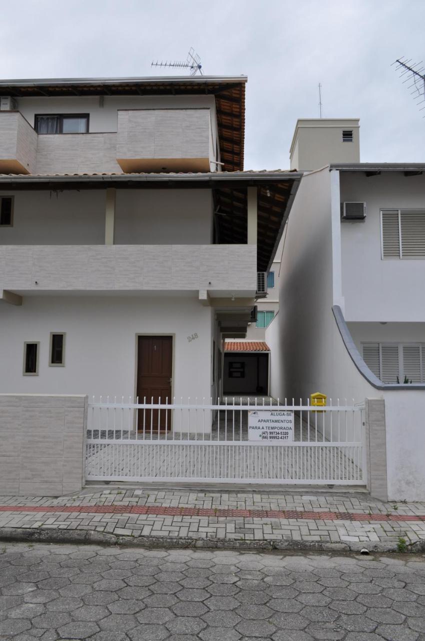 Apartamentos Bombinhas - 140 Metros Da Praia Luaran gambar